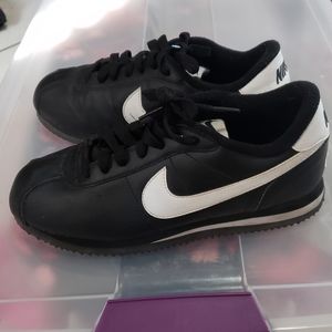 Nike cortez shoes youth